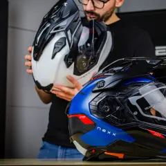 Ranking kasków adventure 2026: Wybierz idealny model dla siebie!