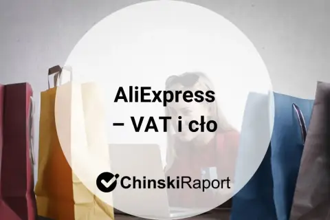 Zakupy na AliExpress: VAT i cło. Kobieta z kartą płatniczą przy laptopie, otoczona torbami na zakupy.