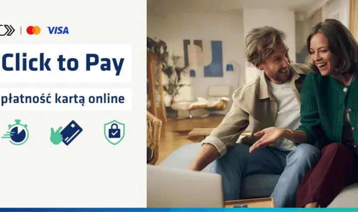 Para płaci online kartą, widoczny numer karty kredytowej. Szybko i bezpiecznie.
