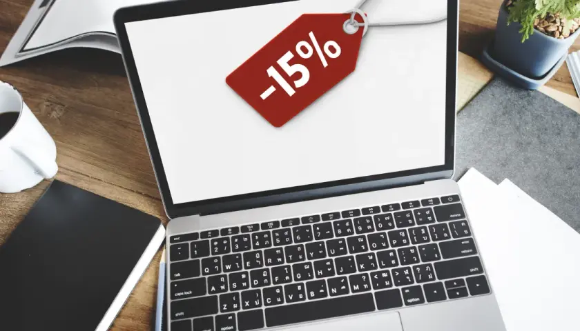 Laptop z etykietą -15% na ekranie. Czas na zakupy z zniżką Reserved!