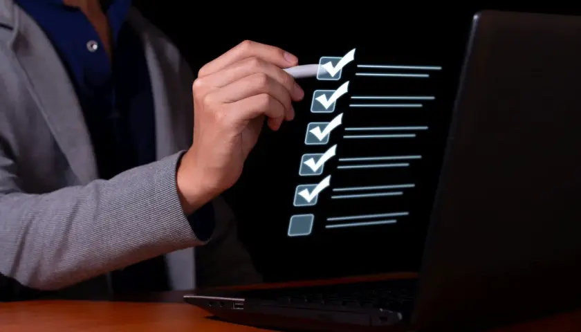 Ile za laptopa w lombardzie? Wycena, czynniki, jak sprzedać najtaniej?