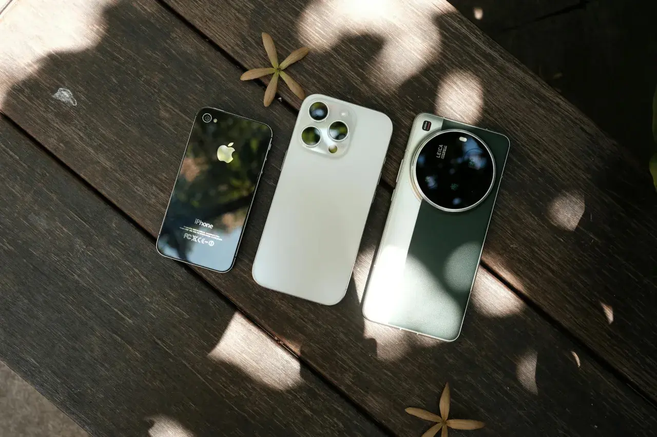 Porównanie aparatów: stary iPhone, biały iPhone i telefon z aparatem Leica. Jaki telefon ma najlepszy aparat?